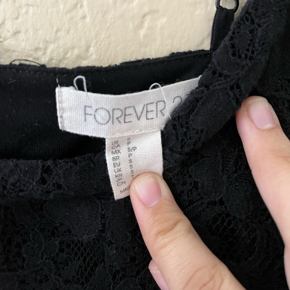 Black lace crop top - Picture 3 of 5